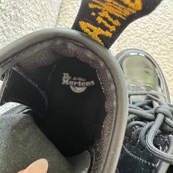 DR. MARTEN’S JUNIOR 1460 PATENT LEATHER BOOTS - Picture 4 of 7